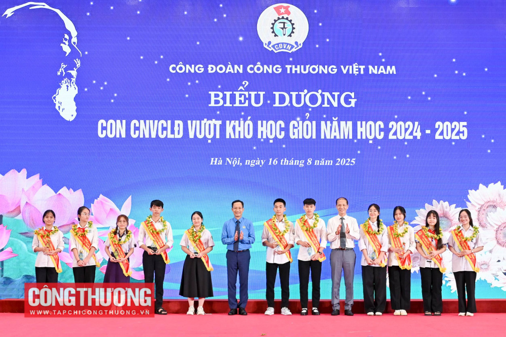 Biểu dương con công nhân viên chức lao động ngành Công Thương vượt khó học giỏi năm học 2024 - 2025