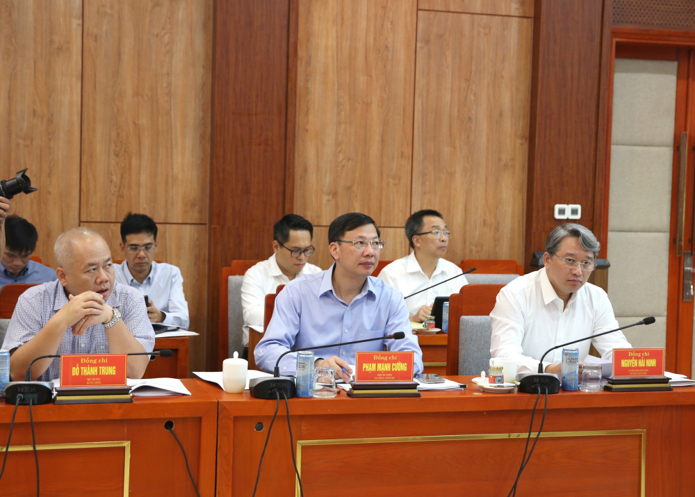 Các đại biểu tham dự buổi lảm việc - Ảnh: VGP