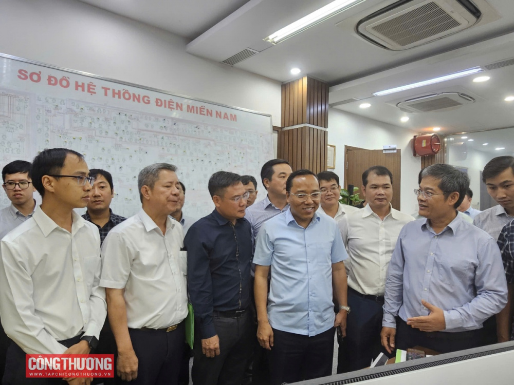 Thứ trưởng Nguyễn Hoàng Long