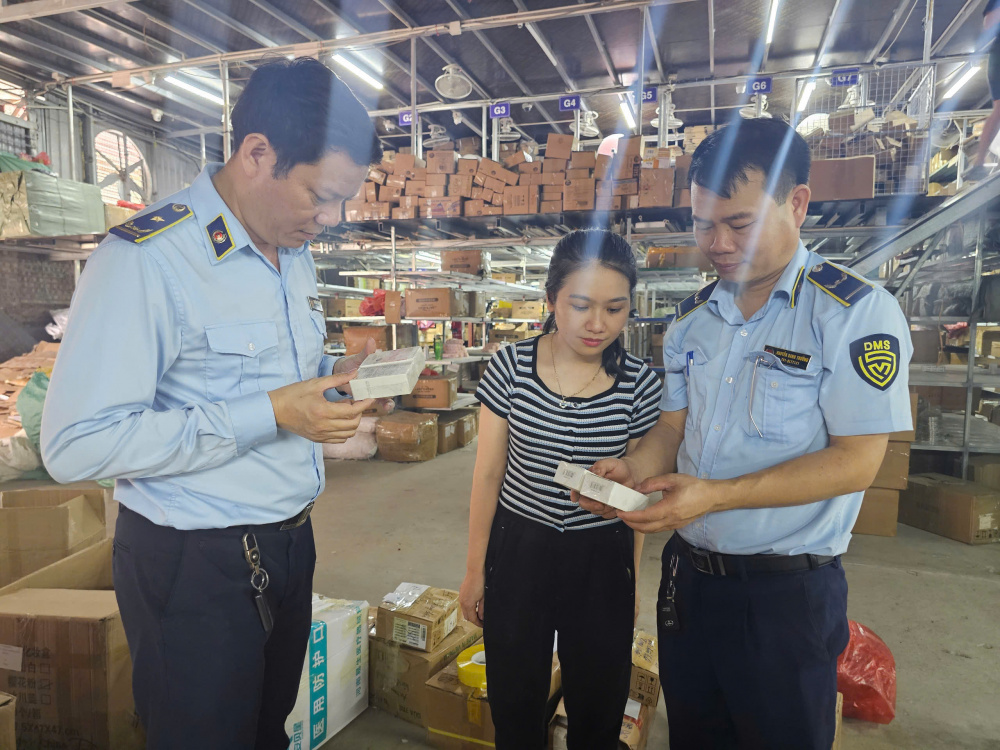 Tăng cường kiểm tra, Hà Nội xử lý hàng trăm vụ vi phạm trong tháng 8/2025