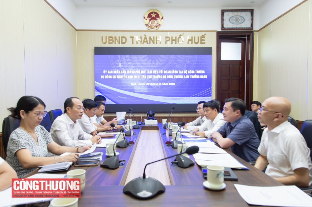 Thứ trưởng Nguyễn Sinh Nhật Tân làm trưởng đoàn đã làm việc với UBND thành phố Huế về phối hợp tổ chức Diễn đàn Logistics Việt Nam 2025.