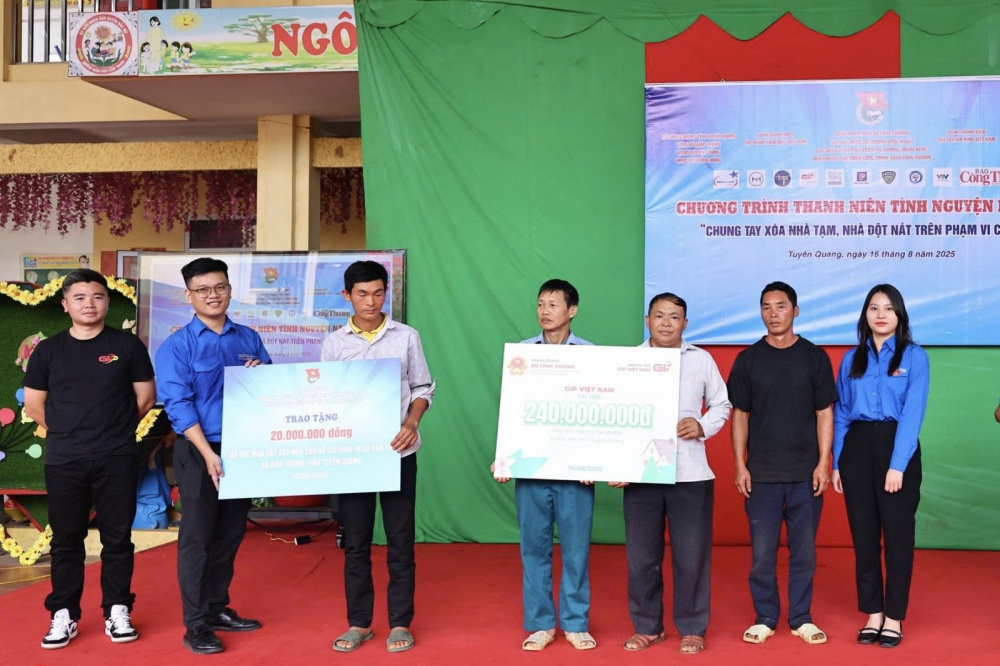 Đoàn Thanh niên Bộ Công Thương tổ chức Chương trình Thanh niên tình nguyện “Chung tay xóa nhà tạm, nhà dột nát trên phạm vi cả nước trong năm 2025”