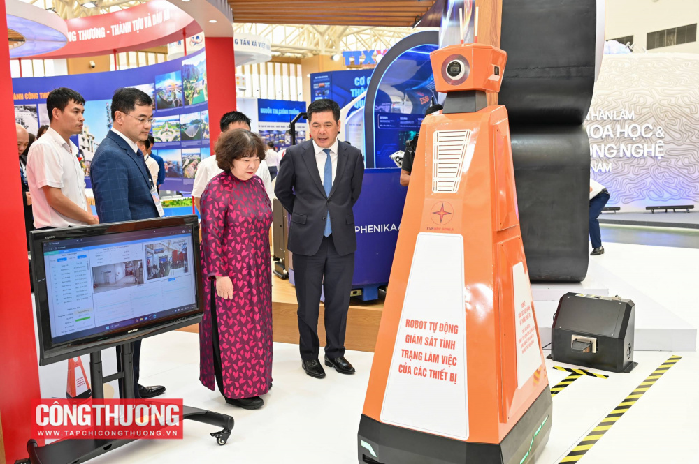 Dù đã được đưa vào vận hành thực tế từ năm 2022, robot tự động của Công ty Thủy điện Sơn La lần đầu được 