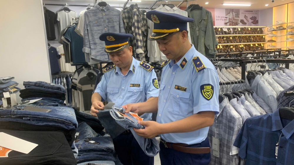 Công tác Quản lý thị trường đóng vai trò then chốt như một “tuyến phòng vệ sống còn” trước những thách thức ngày càng phức tạp như hàng giả, gian lận thương mại và xâm phạm quyền sở hữu trí tuệ