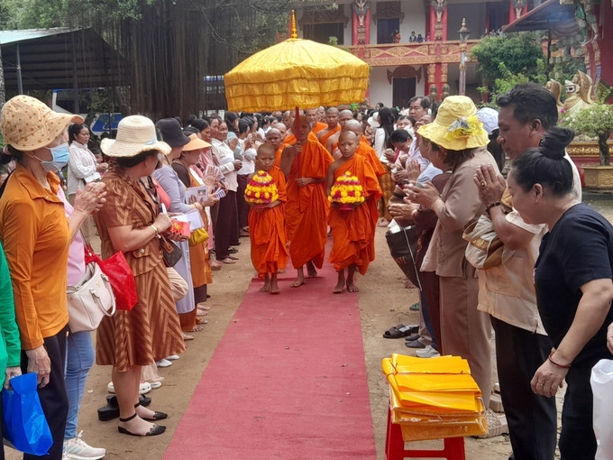 Lễ Sen Dolta năm 2025 tại chùa Sóc Lớn, xã Lộc Hưng, tỉnh Đồng Nai. Lễ Sen Dolta năm 2025 tại chùa Sóc Lớn, xã Lộc Hưng, tỉnh Đồng Nai.