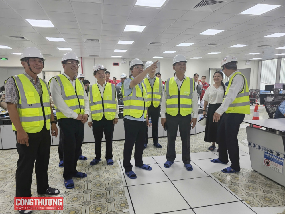 Thứ trưởng Nguyễn Hoàng Long