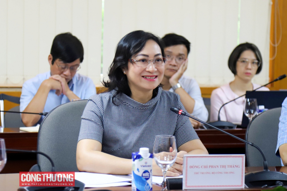 Thứ trưởng Phan Thị Thắng