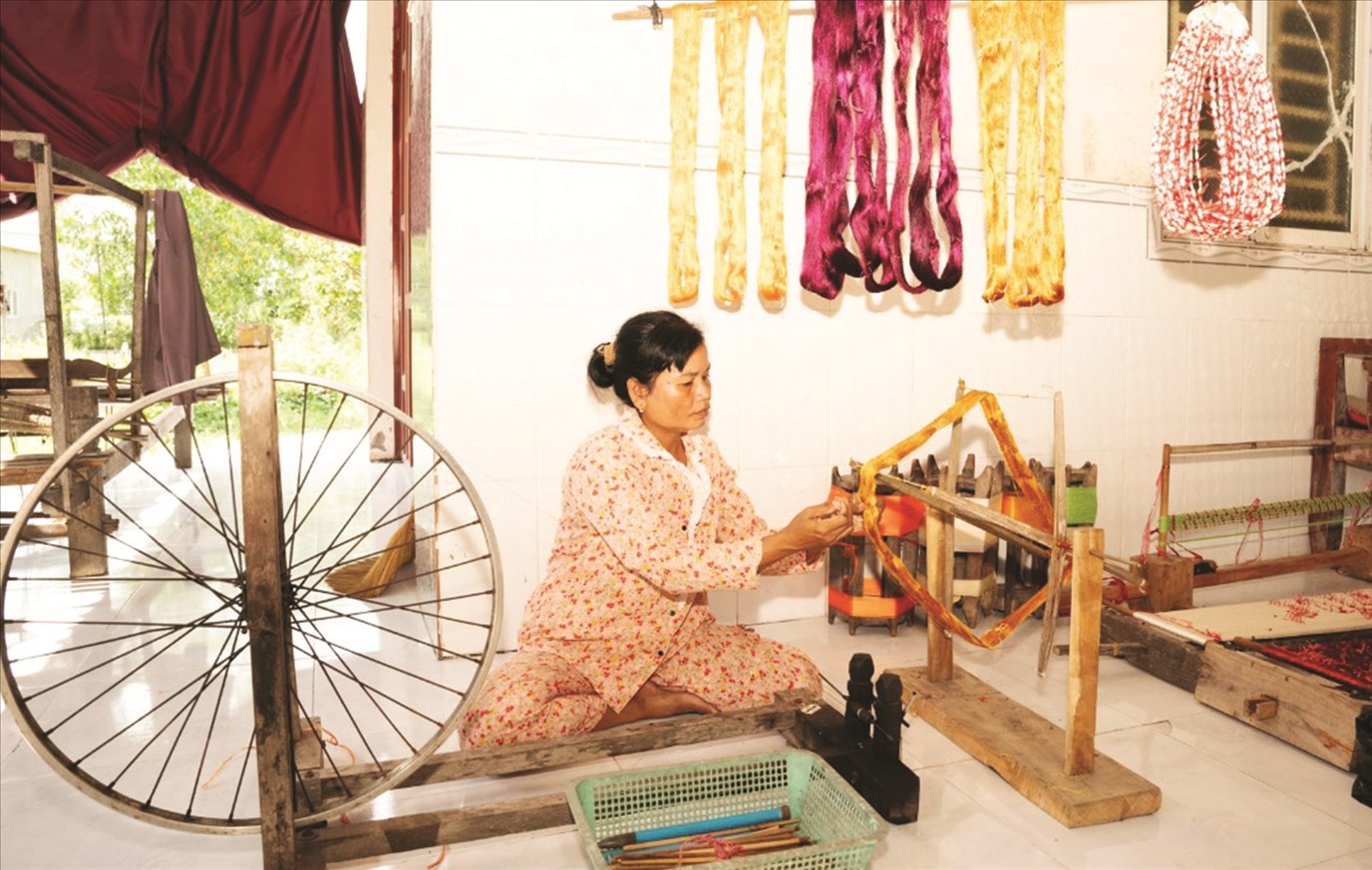 Hầu hết thổ cẩm của người Khmer ở vùng Bảy Núi vẫn được dệt thủ công. Ảnh TL