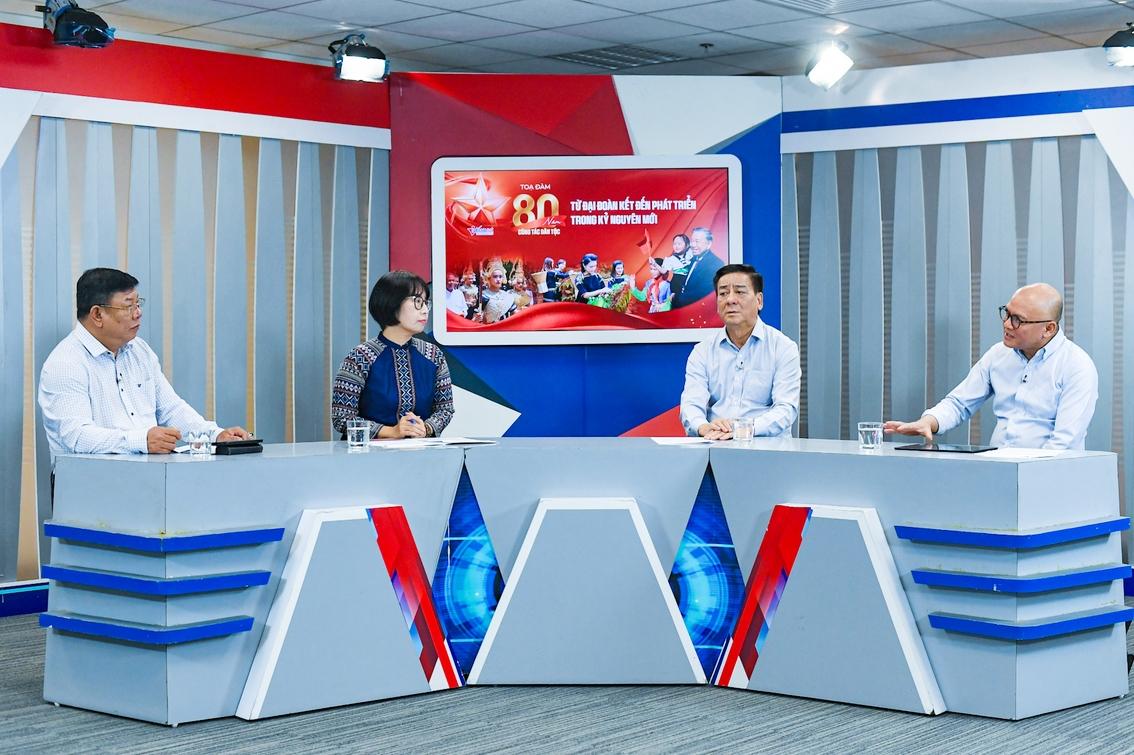 Các khách mời tham dự tọa đàm 