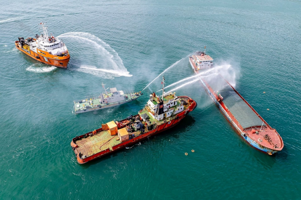 sự cố tràn dầu