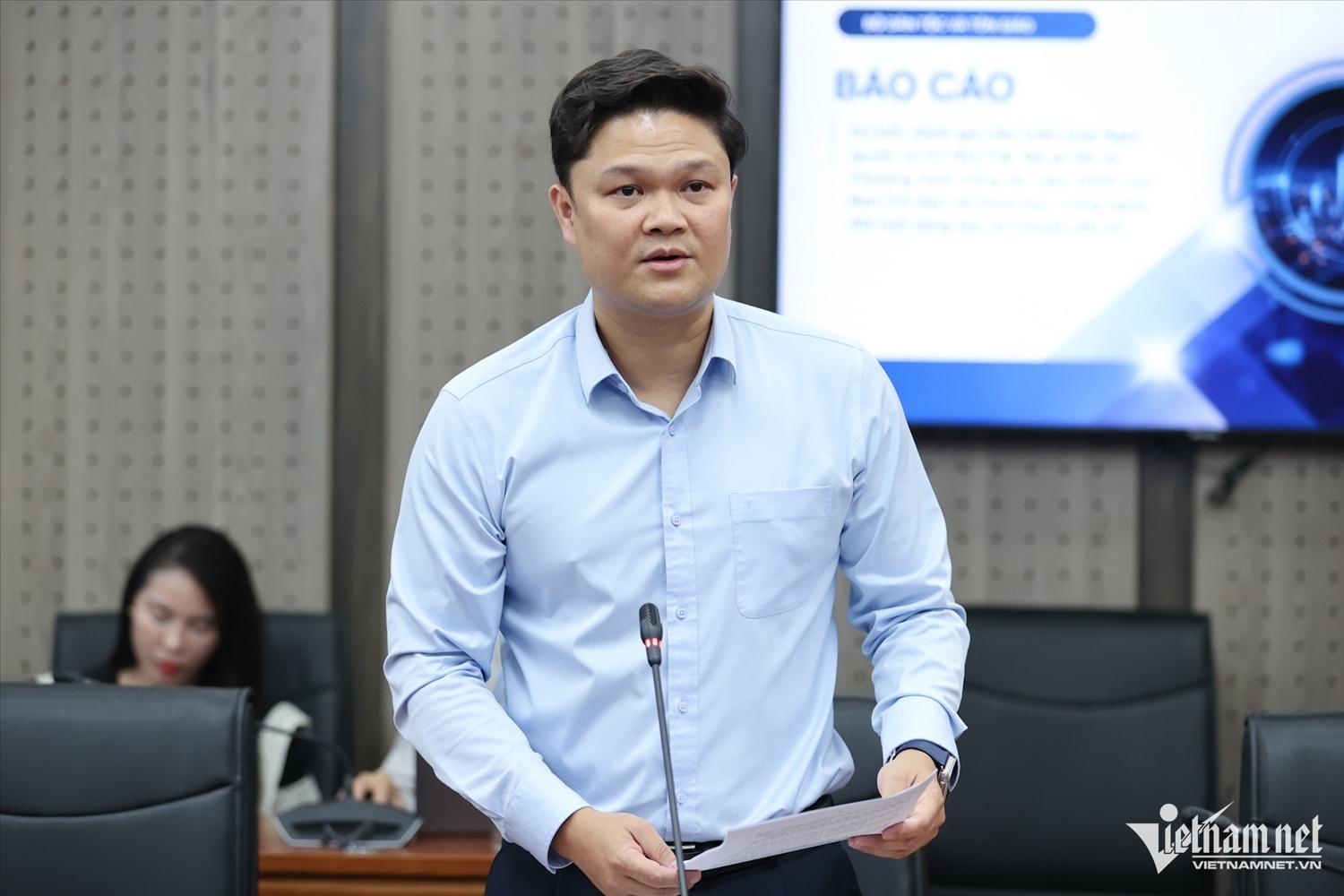 Ông Bùi Quốc Thắng, Quyền Giám đốc Trung tâm Chuyển đổi số trình bày báo cáo sơ kết. Ảnh: Lê Anh Dũng
