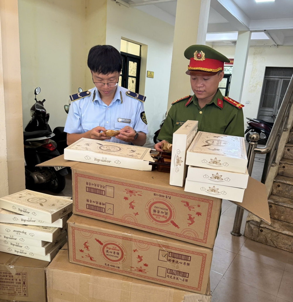 Đội Quản lý thị trường số 5 xử phạt hơn 150 triệu đồng vi phạm thực phẩm, đồ chơi trẻ em mùa Trung thu
