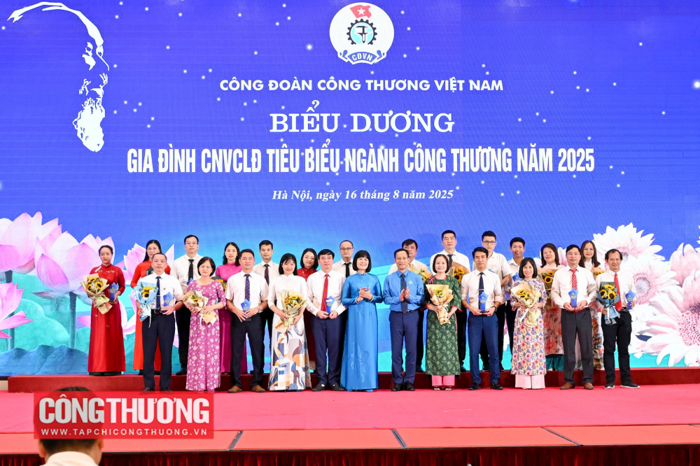 Biểu dương gia đình công nhân viên chức lao động tiêu biểu ngành Công Thương năm 2025