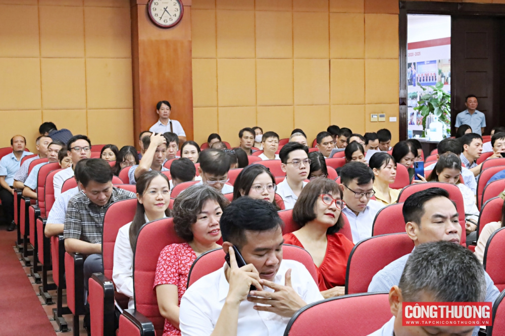 Tập huấn ứng dụng trí tuệ nhân tạo (AI) cho cán bộ các cấp ủy và cơ quan Đảng