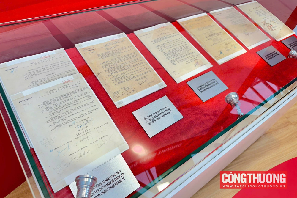 Tại Triển lãm “80 năm ngành Công Thương lớn mạnh cùng đất nước” sắp tới, lần đầu tiên hệ thống gần như trọn vẹn các văn bản pháp lý quan trọng về quá trình hình thành Bộ Công Thương và các cơ quan tiền nhiệm sẽ được giới thiệu tới công chúng. 