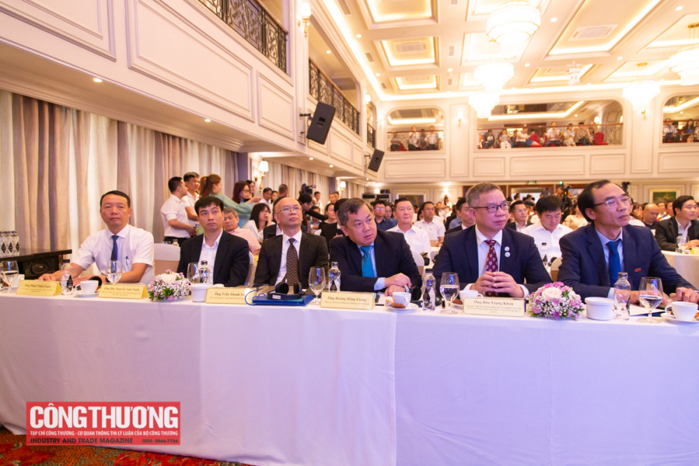 Các đại biểu tham dự diễn đàn.