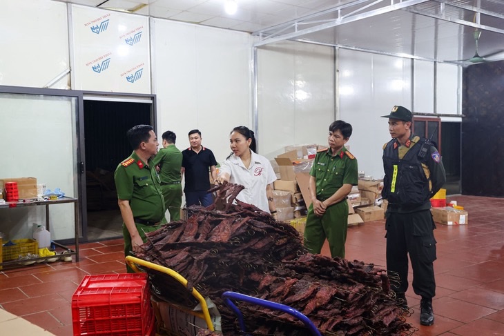 thịt trâu gác bếp giả