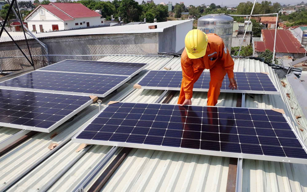 Đơn vị điện lực tại địa phương hướng dẫn các yêu cầu kỹ thuật theo quy định pháp luật về điện lực