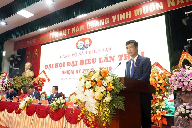 Chủ tịch UBND xã Thiên Lộc Nguyễn Hữu Dũng điều hành tham luận tại Đại hội.