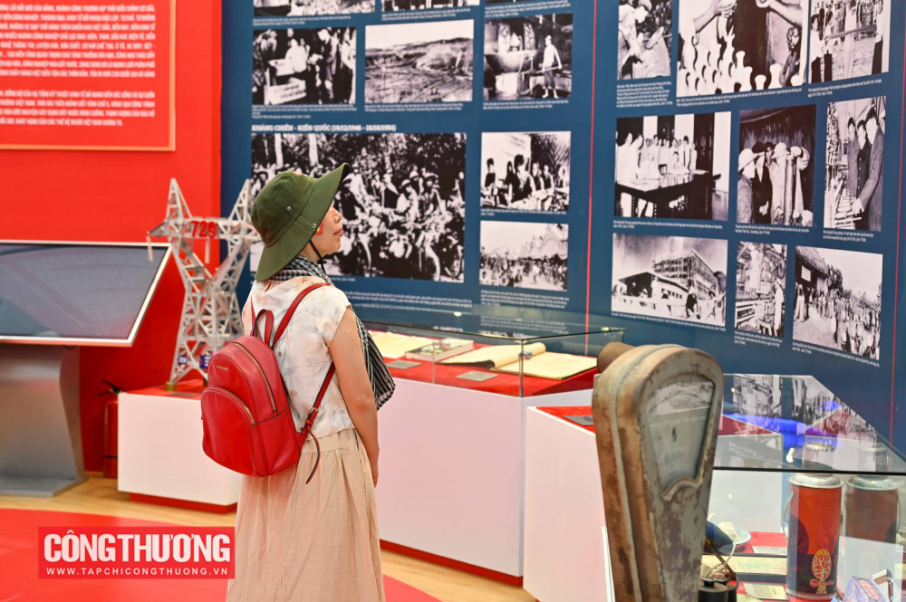 Ngành Công Thương - 80 năm lịch sử hào hùng: Giới thiệu lịch sử phát triển của ngành Công Thương từ năm 1945 đến nay qua các hình ảnh tiêu biểu, hiện vật lịch sử, và câu chuyện tiêu biểu của từng thời kỳ. 