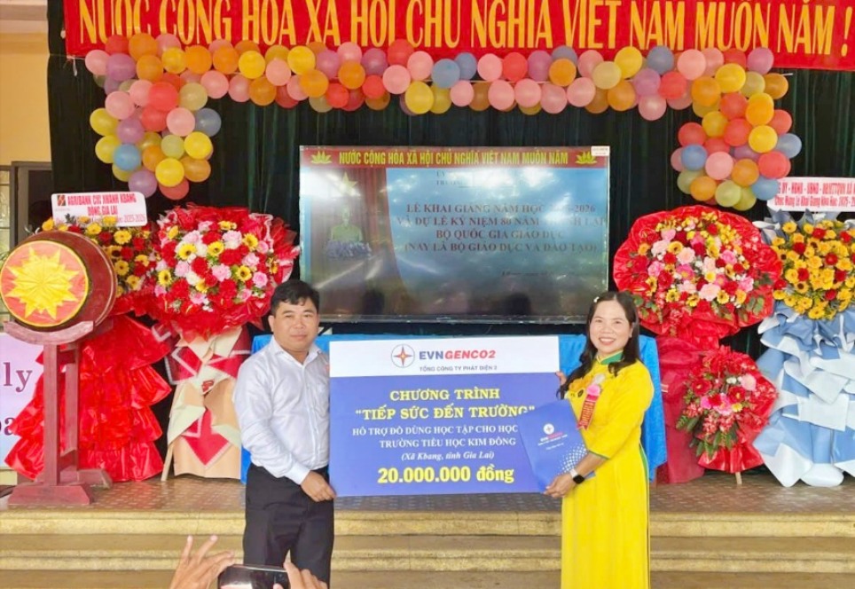 thủy điện An Khê - Ka Nak trao quà