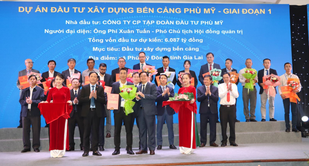 Công ty cổ phần Tập đoàn Đầu tư Phù Mỹ nhận quyết định chủ trương đầu tư Dự án Đầu tư xây dựng Bến cảng Phù Mỹ