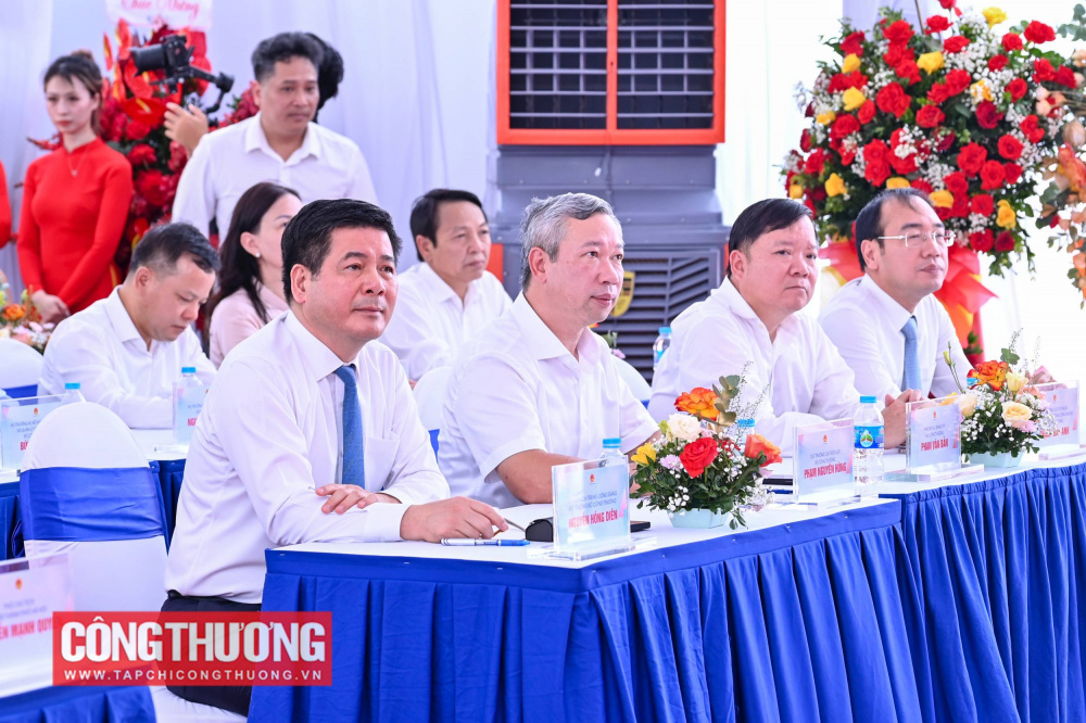 Phó Chủ tịch UBND Thành phố Hà Nội Nguyễn Mạnh Quyền khẳng định, Thành phố cam kết sẽ đồng hành, tạo mọi điều kiện thuận lợi, tháo gỡ kịp thời mọi khó khăn, vướng mắc phát sinh để dự án hoàn thành nhanh nhất, phát huy hiệu quả đầu tư, đóng góp cho sự phát triển của Thủ đô và cả nước.