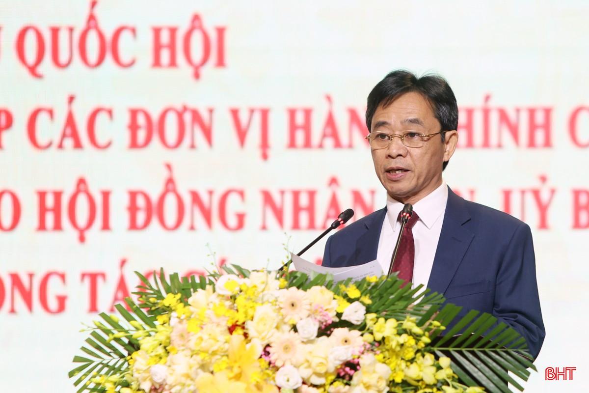 Phó Bí thư Thường trực Tỉnh ủy Trần Thế Dũng công bố các quyết định. bqbht_br_img-9740.jpg