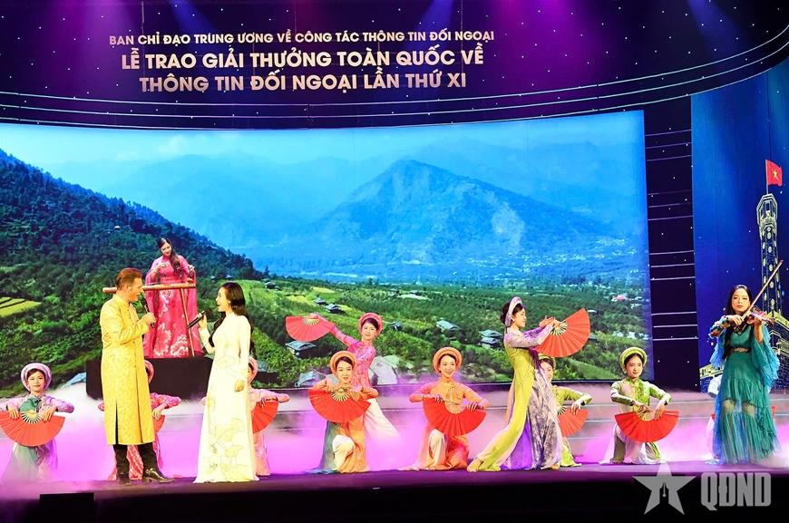 Thủ tướng Phạm Minh Chính dự Lễ trao Giải thưởng toàn quốc về thông tin đối ngoại lần thứ XI