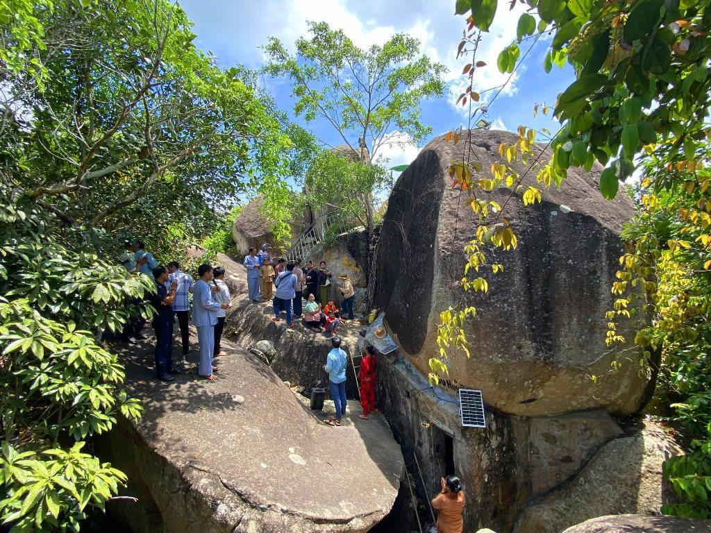 Rảo bước lên vồ Ông Bướm