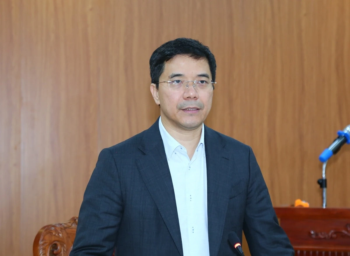 Ph&oacute; B&iacute; thư Thường trực Tỉnh ủy Nguyễn Hồng Phong thăm, l&agrave;m việc tại x&atilde; Hoa Lộc