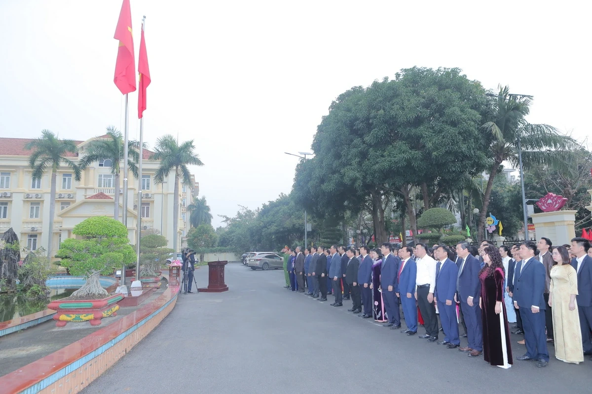 Tỉnh ủy Thanh H&oacute;a tổ chức lễ ch&agrave;o cờ ng&agrave;y l&agrave;m việc đầu ti&ecirc;n năm 2026