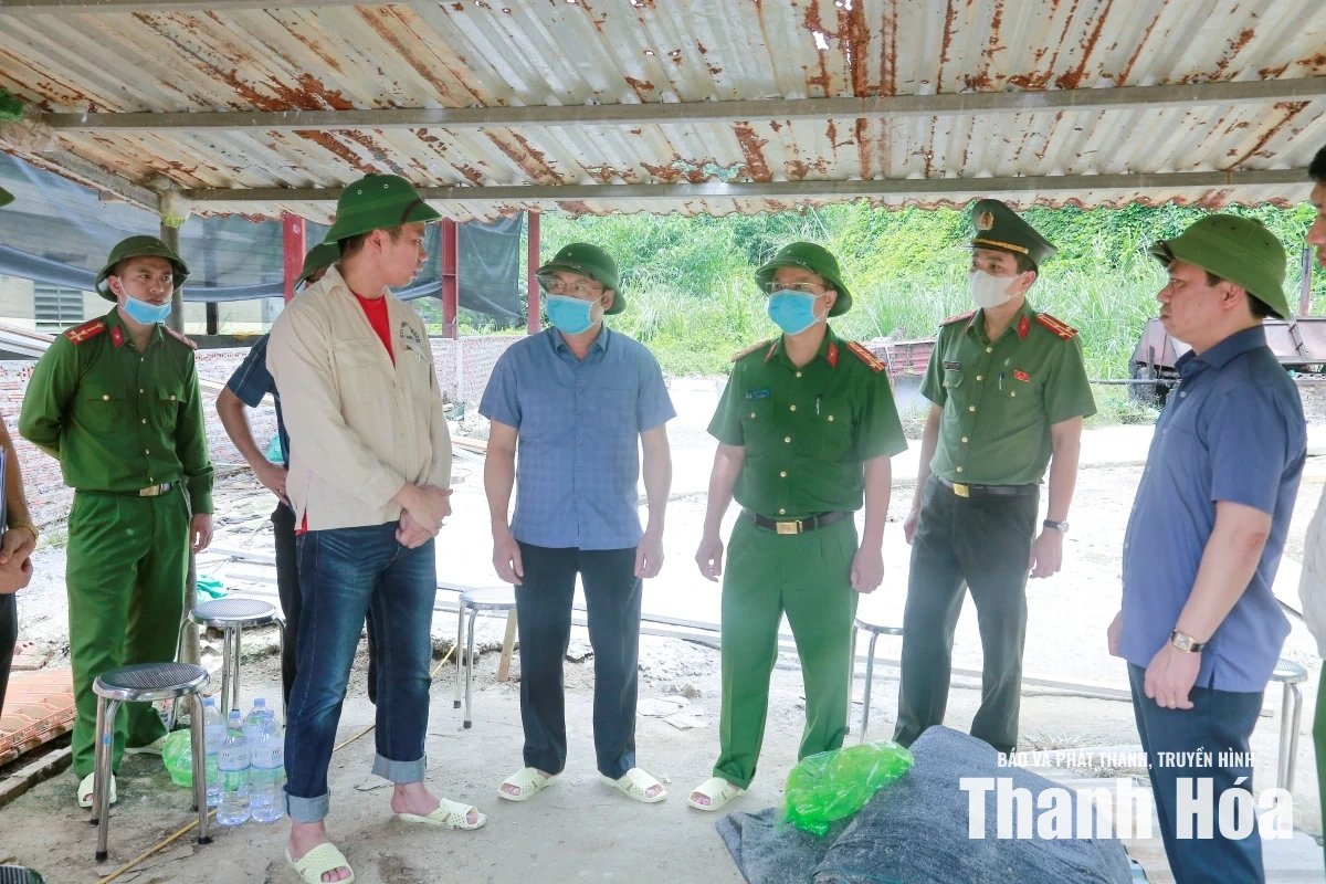 Phó Chủ tịch UBND tỉnh Cao Văn Cường kiểm tra hiện trường vụ tai nạn lao động nghiêm trọng tại xã Thạch Quảng