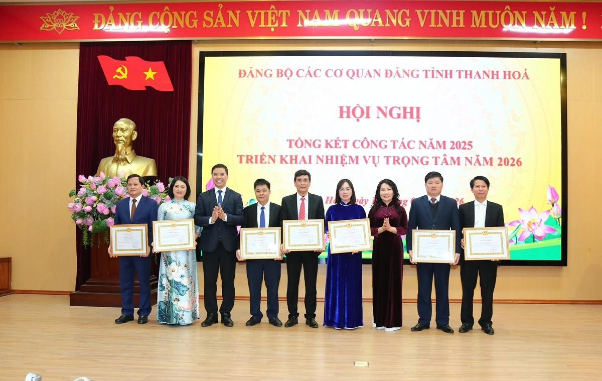 Ph&aacute; vỡ t&iacute;nh bảo thủ, tr&igrave; trệ, thay đổi tư duy, nhận thức nhằm tạo ra sức chiến đấu của tổ chức cơ sở đảng