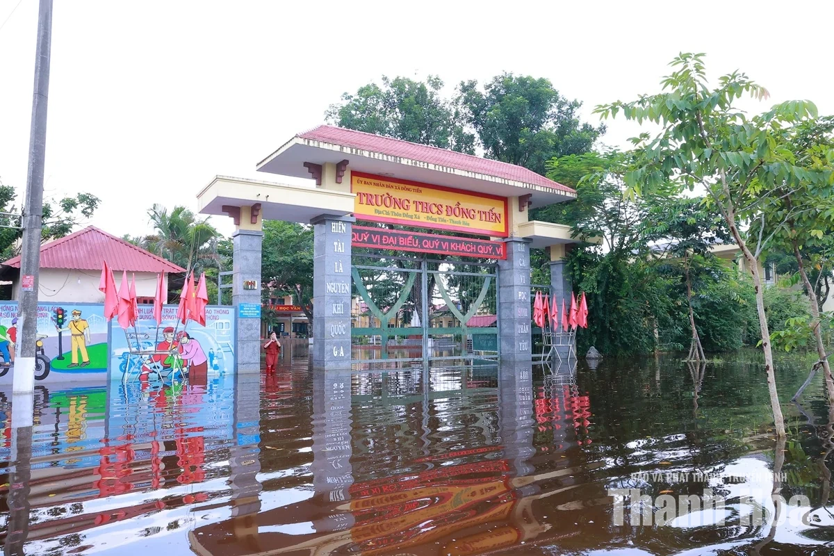Nhanh chóng khắc phục tình trạng ngập lụt để học sinh sớm trở lại lớp học
