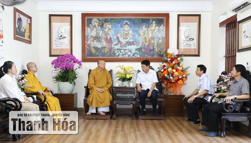 Trưởng Ban Tuyên giáo và Dân vận Tỉnh ủy Đào Xuân Yên chúc mừng Đại lễ Vu lan 2025