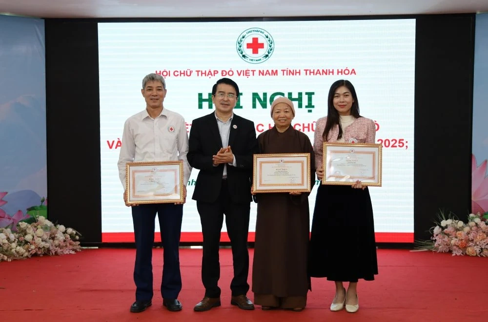 Năm 2025, Hội Chữ thập đỏ tỉnh trợ gi&uacute;p cho hơn 150.000 lượt người c&oacute; ho&agrave;n cảnh kh&oacute; khăn