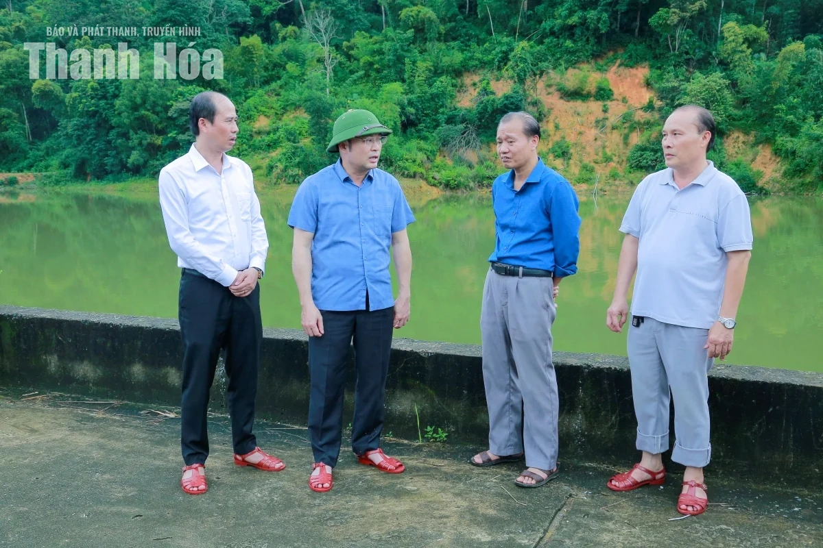 Phó Chủ tịch UBND tỉnh Cao Văn Cường kiểm tra công tác ứng phó với bão số 4 tại các xã miền núi