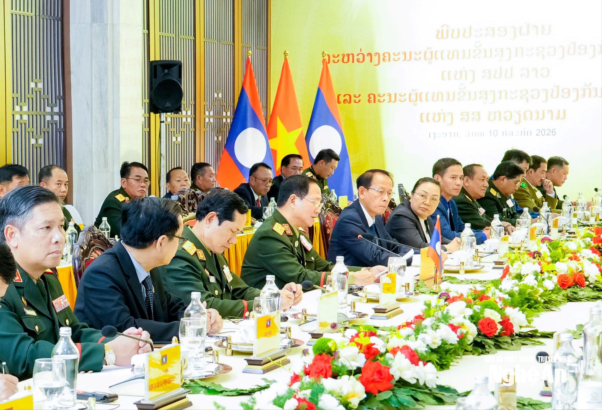 Hội đàm giữa Bộ trưởng Bộ Quốc phòng Việt Nam và Bộ trưởng Bộ Quốc phòng Lào