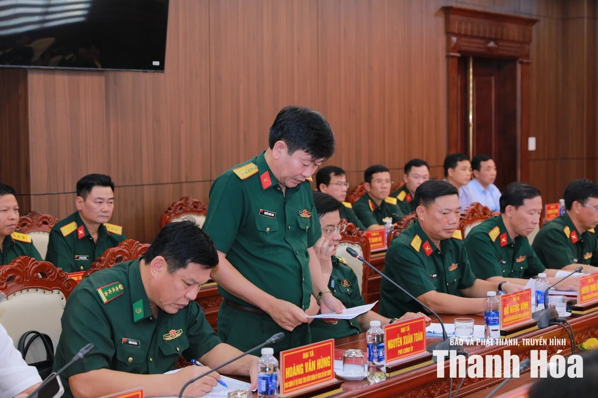 Bàn giao chức vụ Chính ủy Bộ Chỉ huy Quân sự tỉnh Thanh Hóa