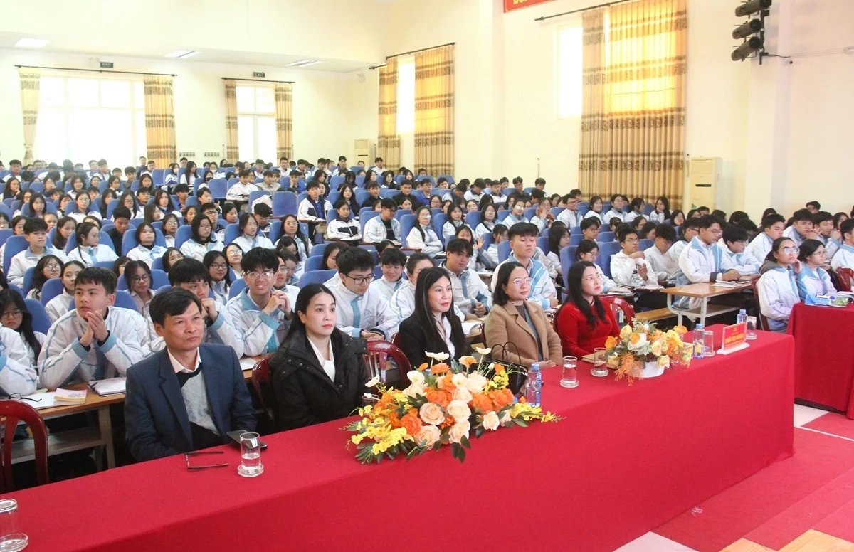 Phường Hạc Th&agrave;nh: 300 học sinh THPT tham gia bồi dưỡng nhận thức về Đảng