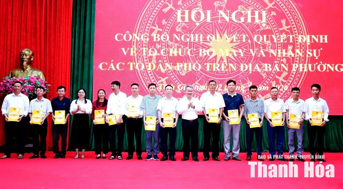 Phường Tĩnh Gia công bố các nghị quyết, quyết định kiện toàn tổ dân phố sau sắp xếp