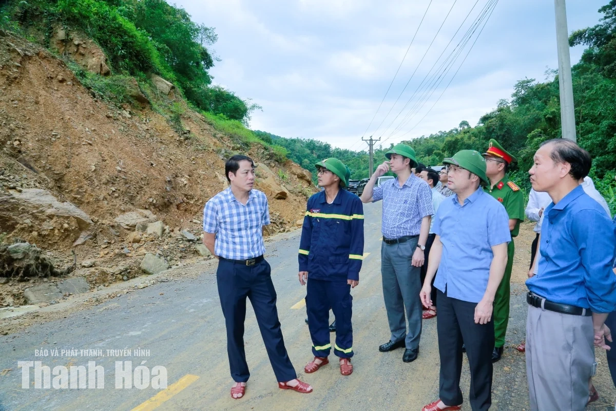Phó Chủ tịch UBND tỉnh Cao Văn Cường kiểm tra công tác ứng phó với bão số 4 tại các xã miền núi
