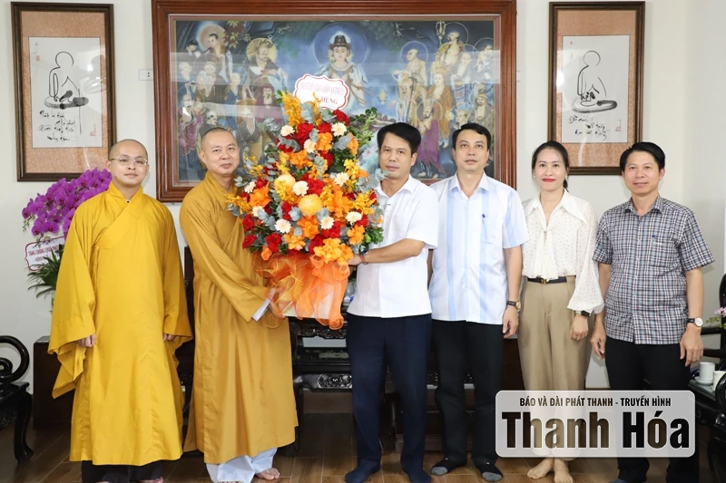 Trưởng Ban Tuyên giáo và Dân vận Tỉnh ủy Đào Xuân Yên chúc mừng Đại lễ Vu lan 2025