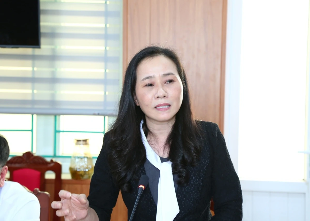 Ph&oacute; B&iacute; thư Thường trực Tỉnh ủy Nguyễn Hồng Phong thăm, l&agrave;m việc tại x&atilde; Hoa Lộc