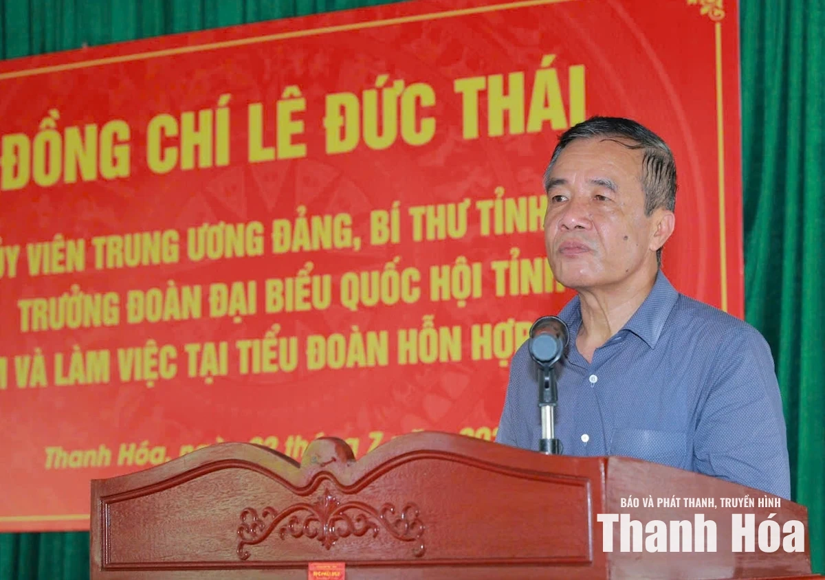 Bí thư Tỉnh ủy Lê Đức Thái dâng hương tưởng niệm các Anh hùng liệt sĩ và kiểm tra công tác sẵn sàng chiến đấu tại Đảo Mê