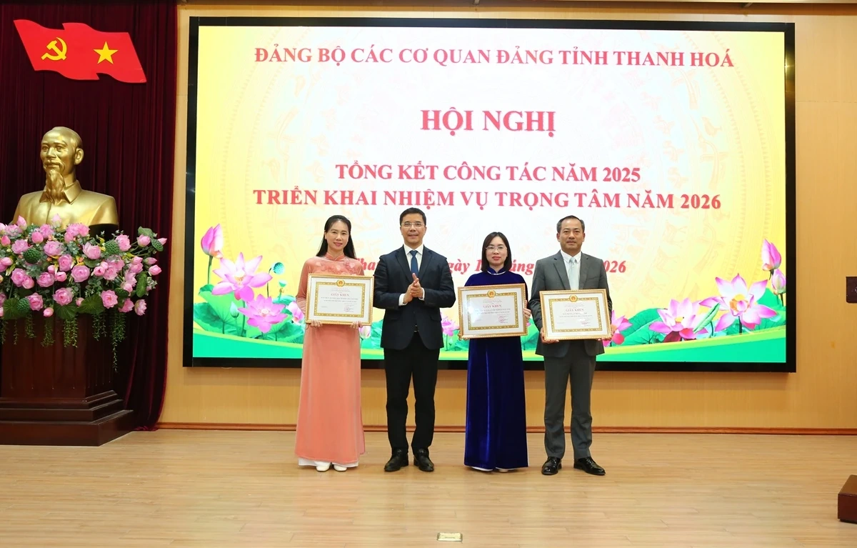Ph&aacute; vỡ t&iacute;nh bảo thủ, tr&igrave; trệ, thay đổi tư duy, nhận thức nhằm tạo ra sức chiến đấu của tổ chức cơ sở đảng
