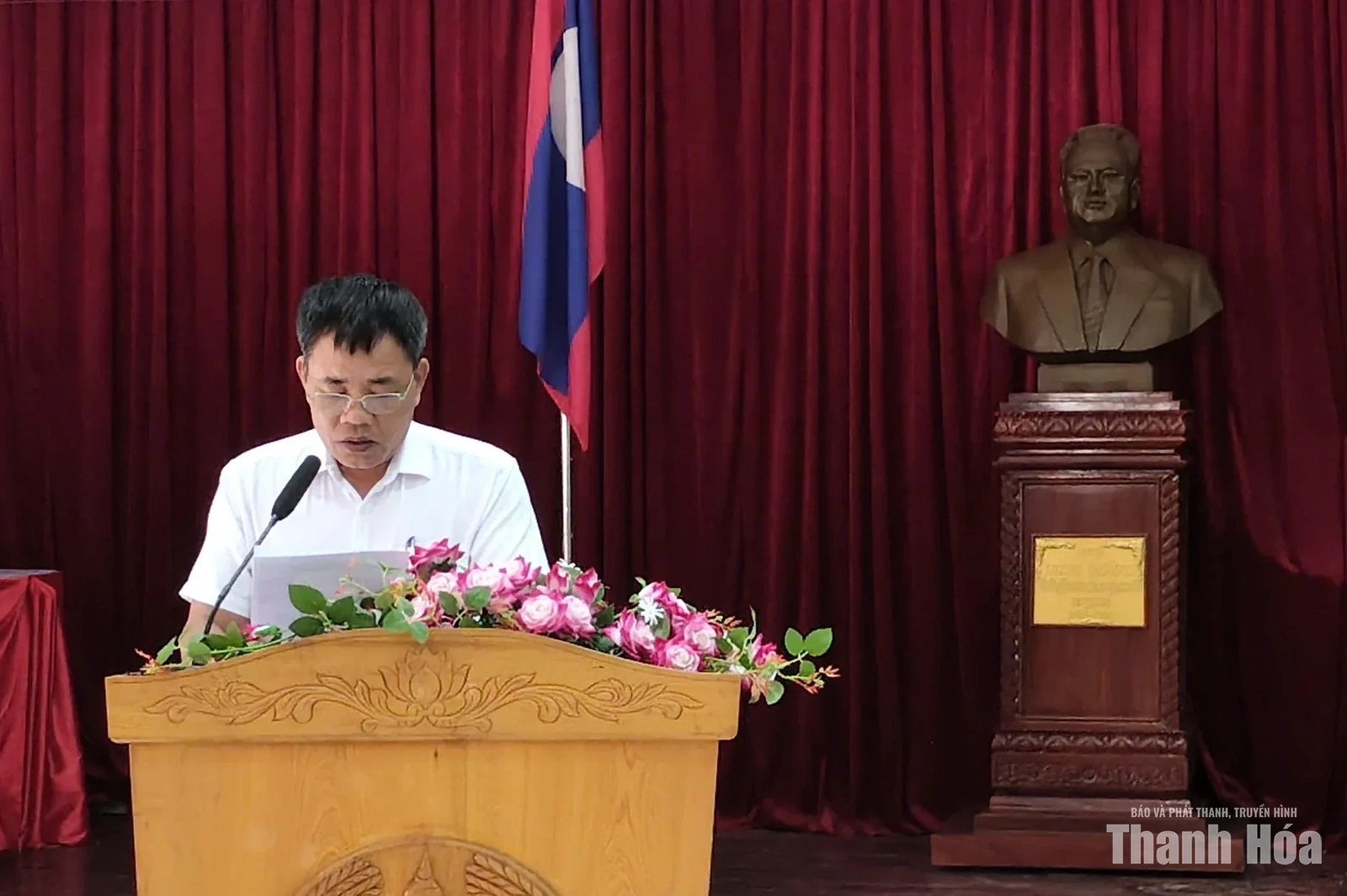 Phổ biến pháp luật Lào cho người Việt Nam tại tỉnh Hủa Phăn