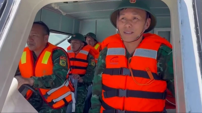 Lực lượng Biên phòng kịp thời cứu hộ ngư dân bị tai nạn lao động trên biển