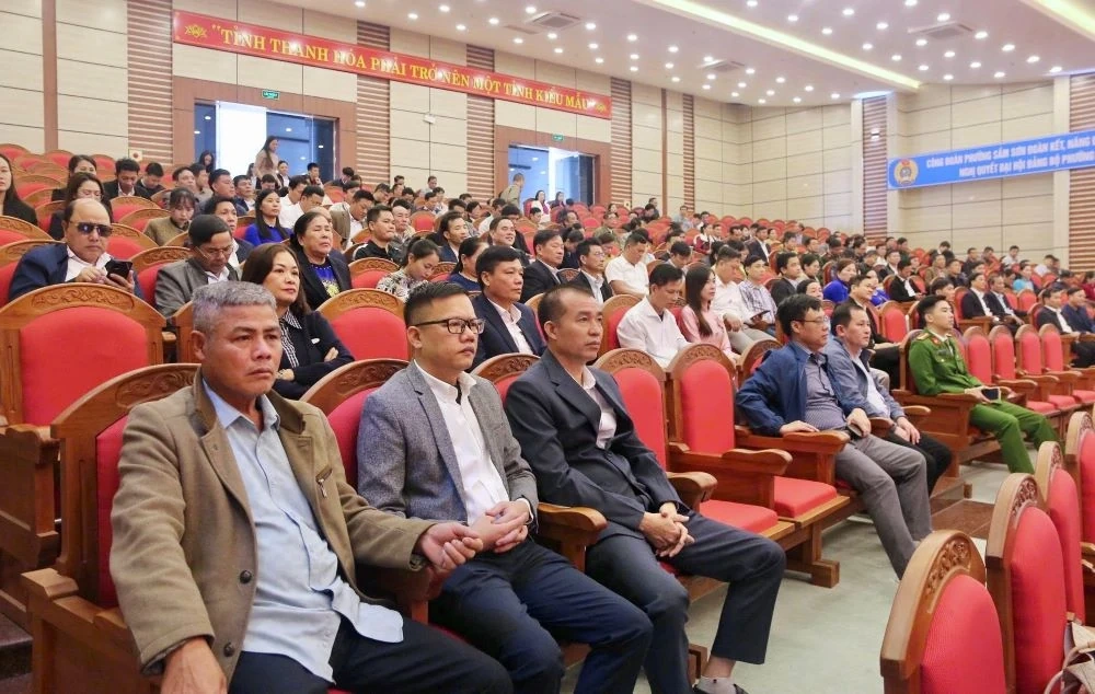 Phấn đấu x&acirc;y dựng mỗi c&ocirc;ng d&acirc;n Sầm Sơn l&agrave; một đại sứ du lịch